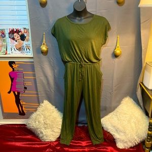 listing jumpsuit the color dark green size xL/xxL brand new